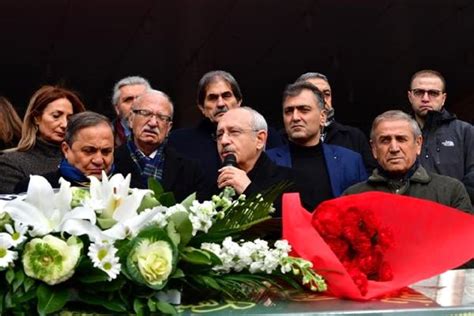 K­ı­l­ı­ç­d­a­r­o­ğ­l­u­ ­D­e­m­i­r­’­i­n­ ­c­e­n­a­z­e­ ­t­ö­r­e­n­i­n­e­ ­k­a­t­ı­l­d­ı­ ­-­ ­S­o­n­ ­D­a­k­i­k­a­ ­H­a­b­e­r­l­e­r­